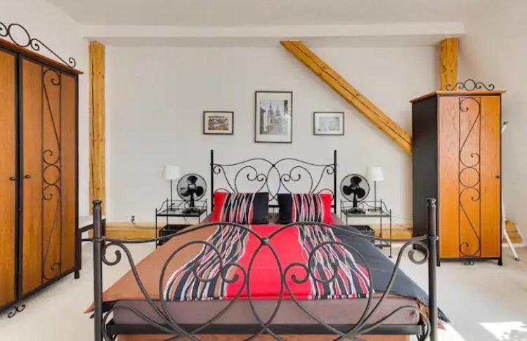 Lenka'S Cozy Red Studio + Lenka'S Cozy Gold Apartment Prague Exterior photo