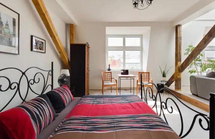Lenka'S Cozy Red Studio + Lenka'S Cozy Gold Apartment Prague Exterior photo